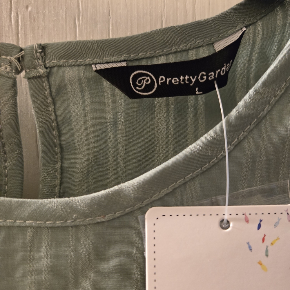 Pretty Garden Sage Green Maxi Dress — Elegant Scoop Neck